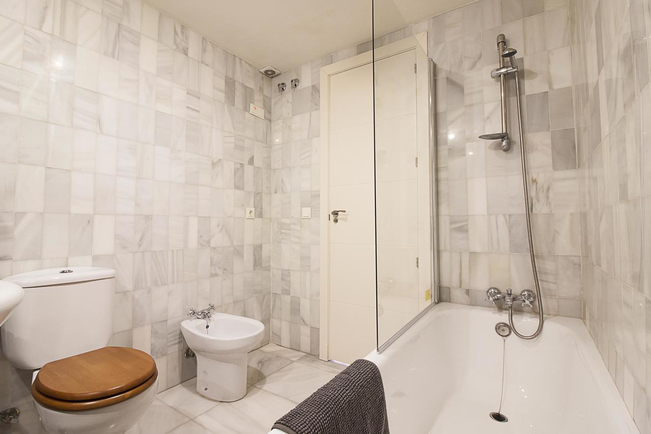 Cortina Apartments ! Малага Экстерьер фото