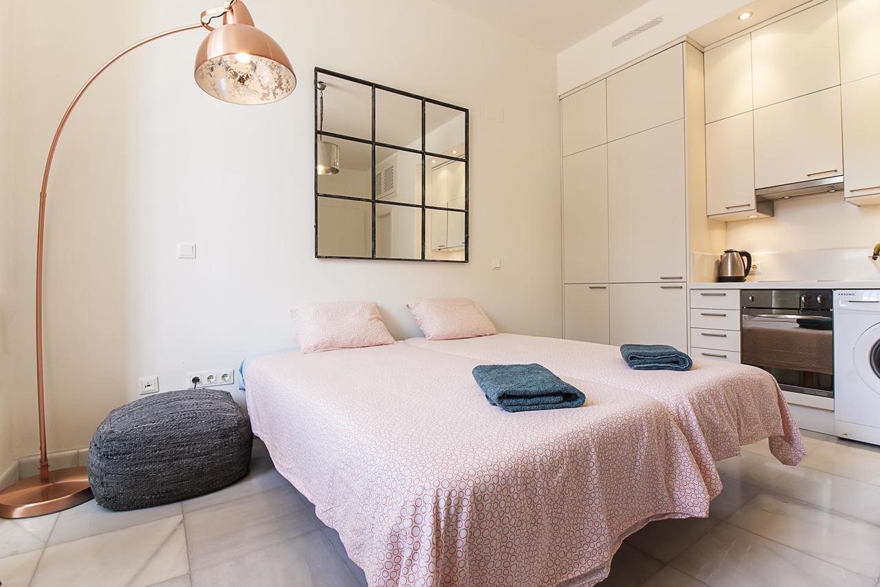 Cortina Apartments ! Малага Экстерьер фото